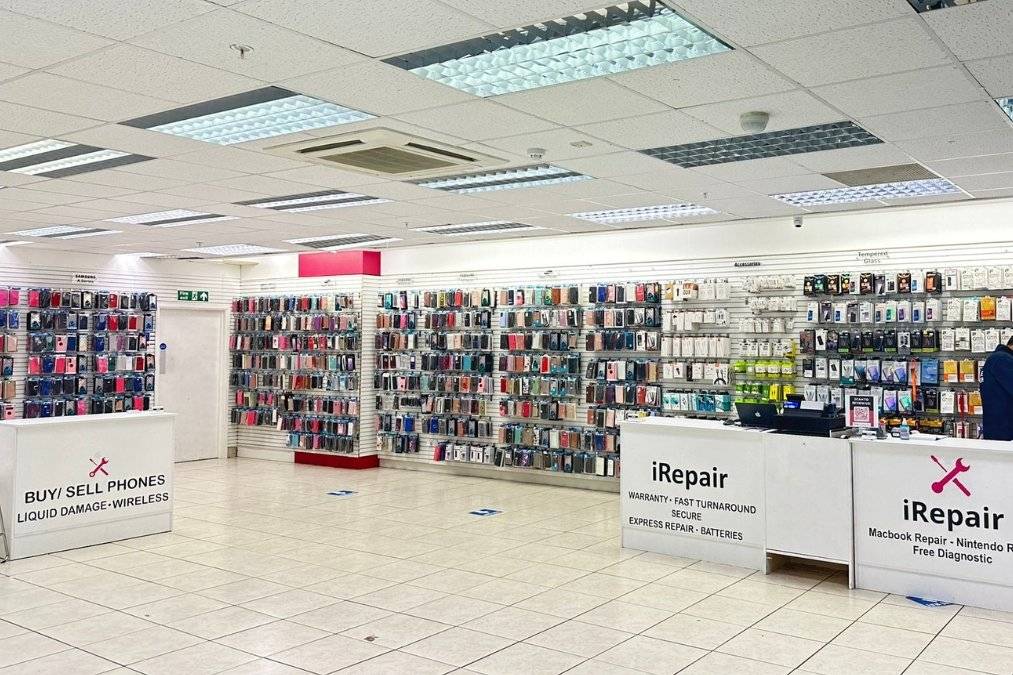 Inside pic of iRepair Mobile basingstoke's outlet