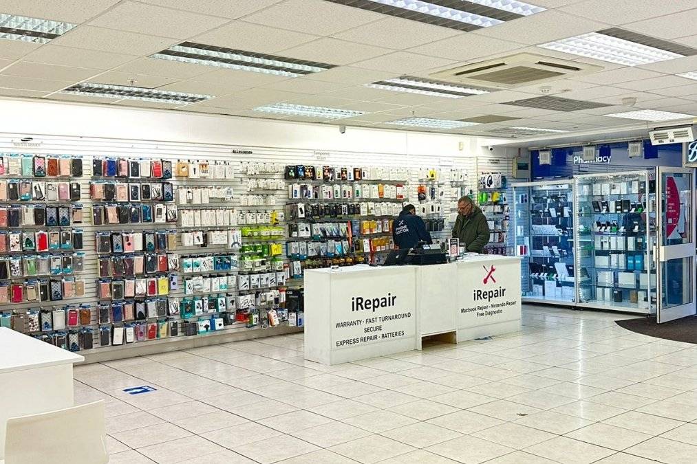 Inside pic of iRepair Mobile basingstoke's outlet