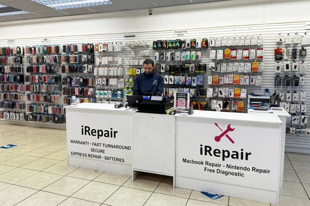 Inside pic of iRepair Mobile basingstoke's outlet