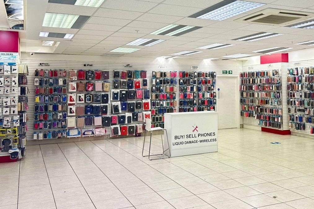 Inside pic of iRepair Mobile basingstoke's outlet
