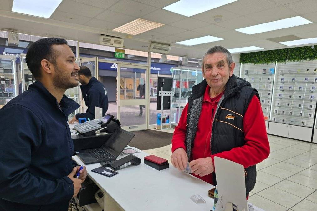 Inside pic of iRepair Mobile basingstoke's outlet