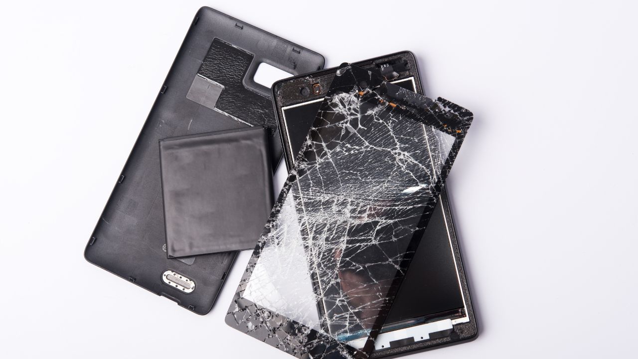 Why Businesses Should Invest in Bulk Phone Repairs