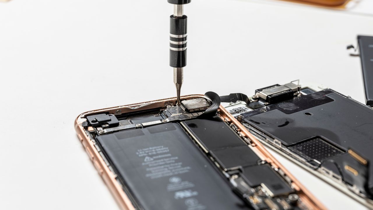 when to replace phone battery